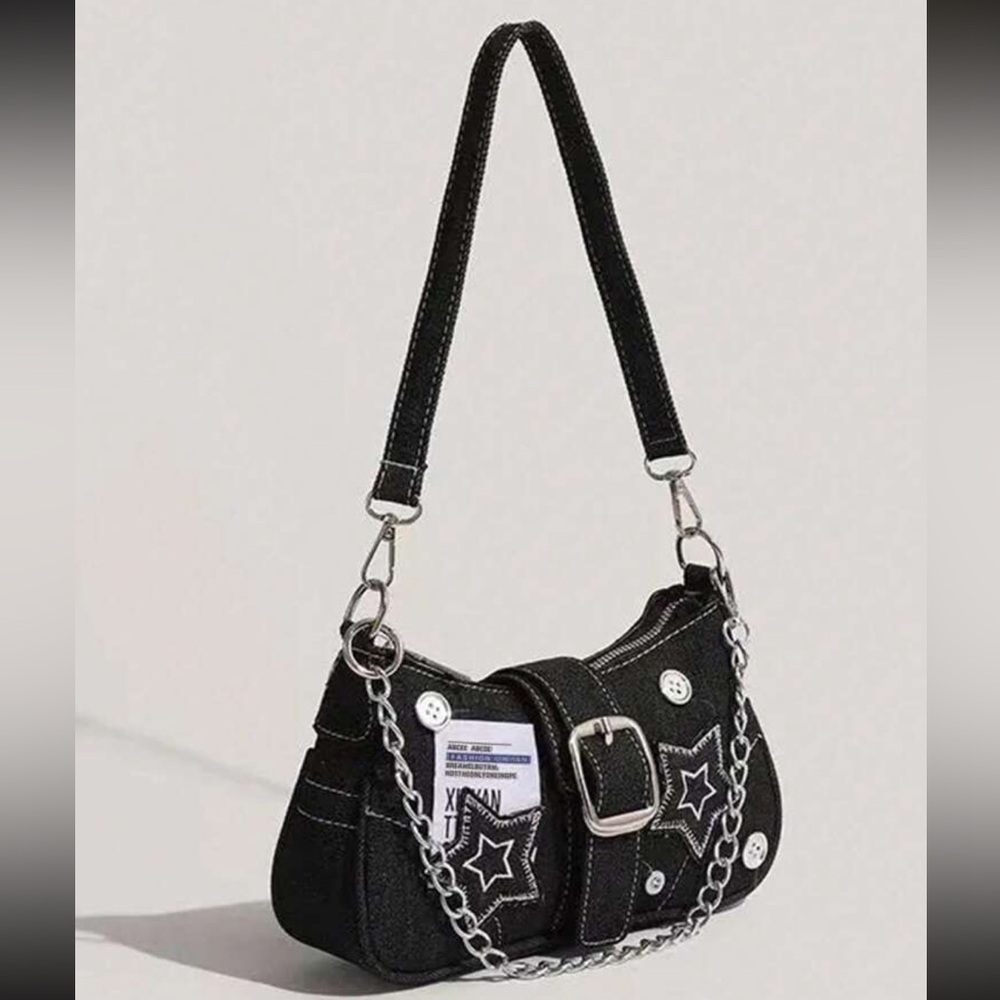 Vintage Y2K purse with everything in the image